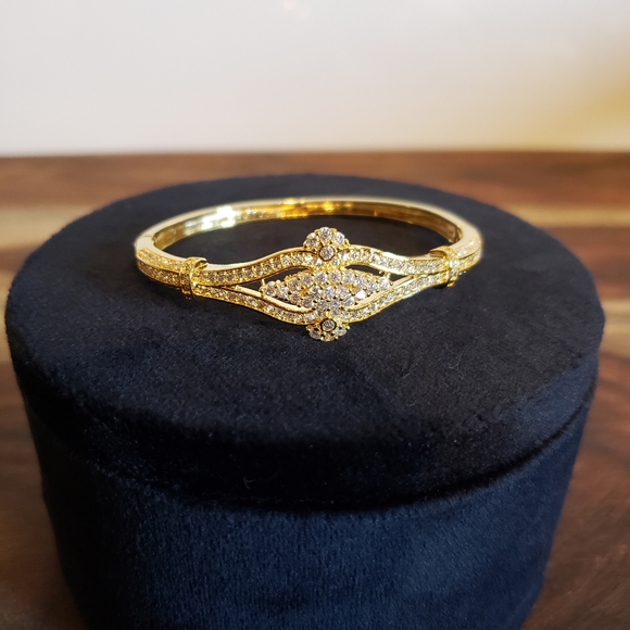 18K Gold Plated Bangle Bracelet - Picture 8 of 12